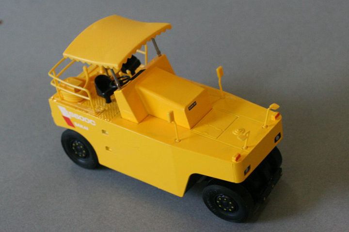 SAKAI TS150 & TS600C 1/40スケールモデル SAKAI TS150 & TS600C 1/40